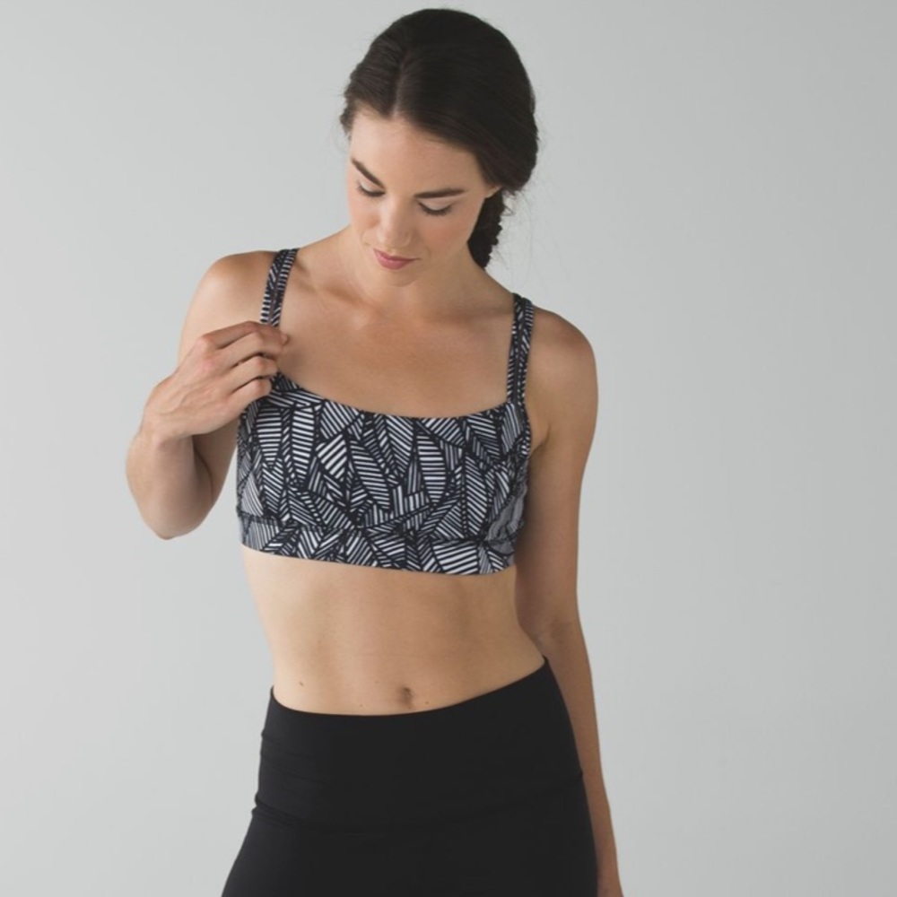 Lululemon black white banana leaf straight up bra